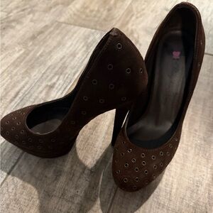 Penny Loves Kenny Studded Brown Suede Heels. Size 5 1/2.